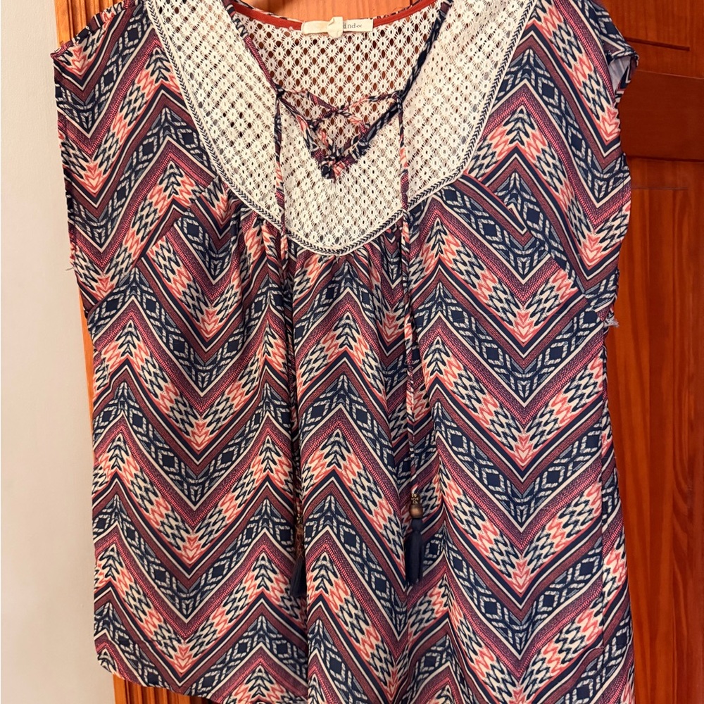 Rewind Chevron Lace-Yoke Sleeveless Top in Pink & Navy